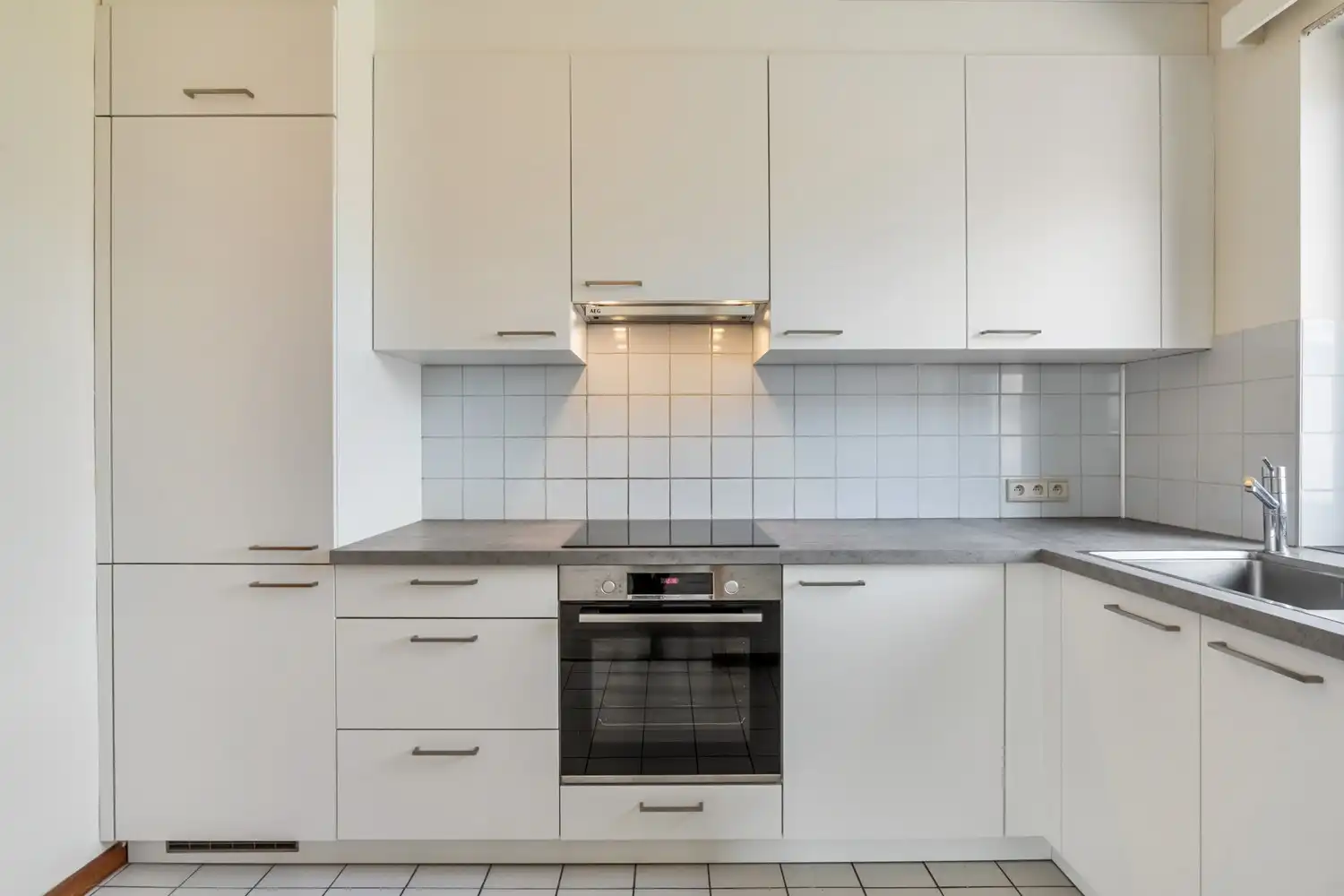 Goed gelegen hoekappartement met 2 ruime slaapkamers, een terras en een garagebox met parking ervoor te Kessel-Lo! foto 11