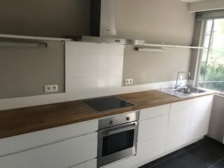 Mooi en ruim appartement met 2 slk, berging en gesloten garage aan het centrum van Genk! foto 2