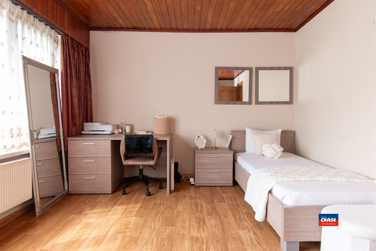 Gerenoveerde rijwoning met 4/5 slaapkamers en grote tuin foto 23