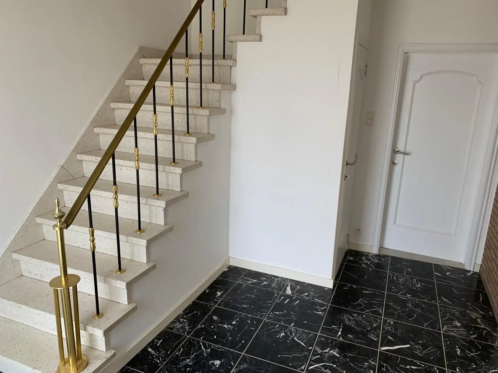 GEZINSWONING met 3 slaapkamers, garage en tuin te huur in LANAKEN !  foto 7
