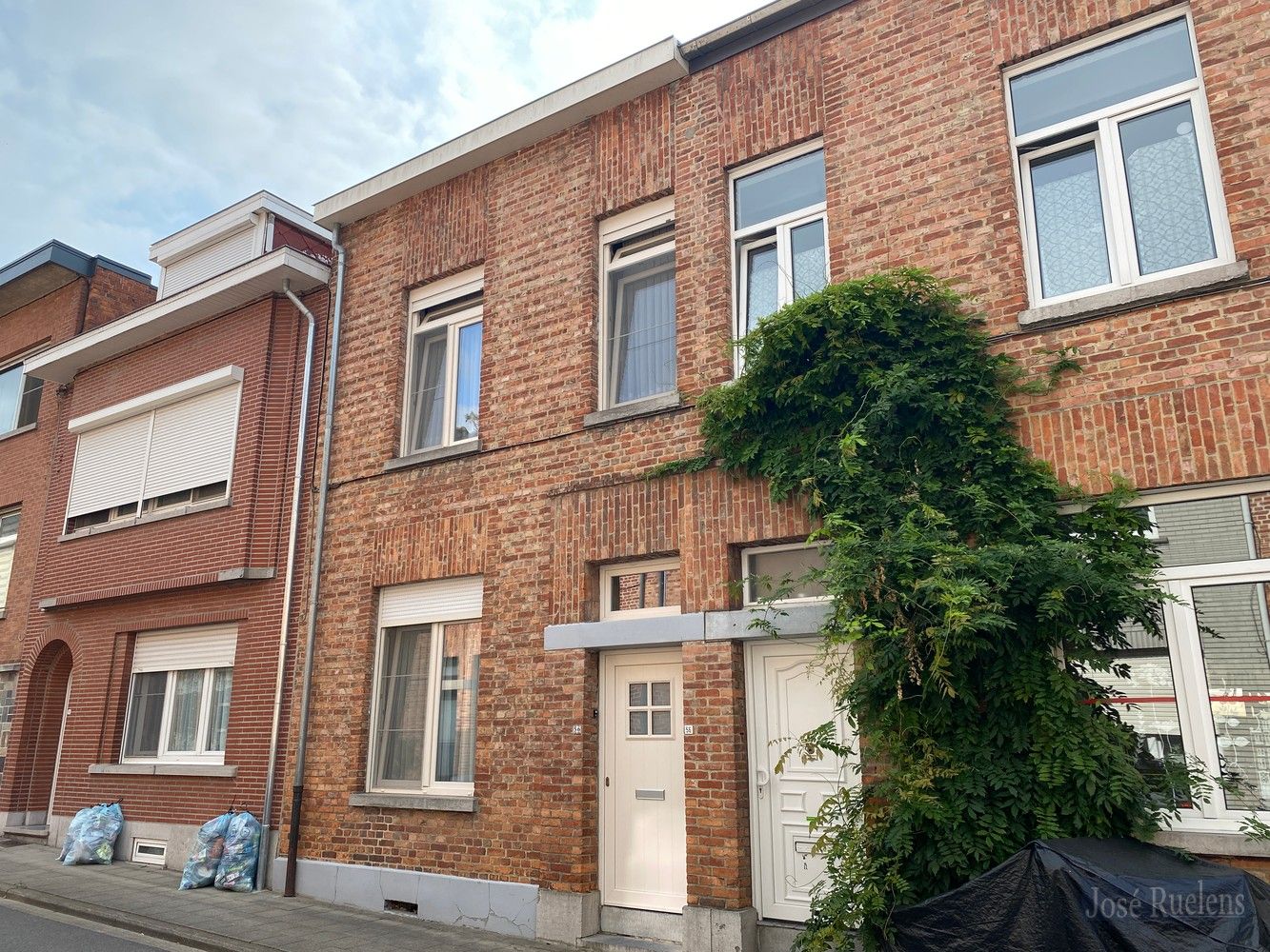 Uitstekend gelegen gezinswoning met aangename stadstuin foto 3