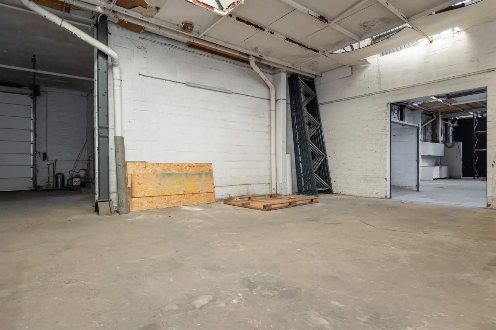 Strategisch gelegen magazijn foto 3