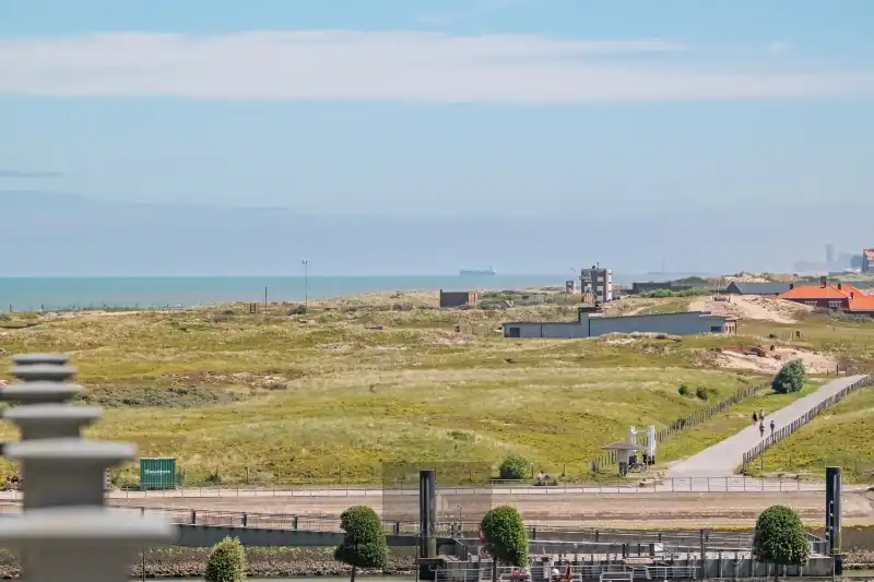 Centraal gelegen hoekappartement met zonnig terras en open zichten foto 3