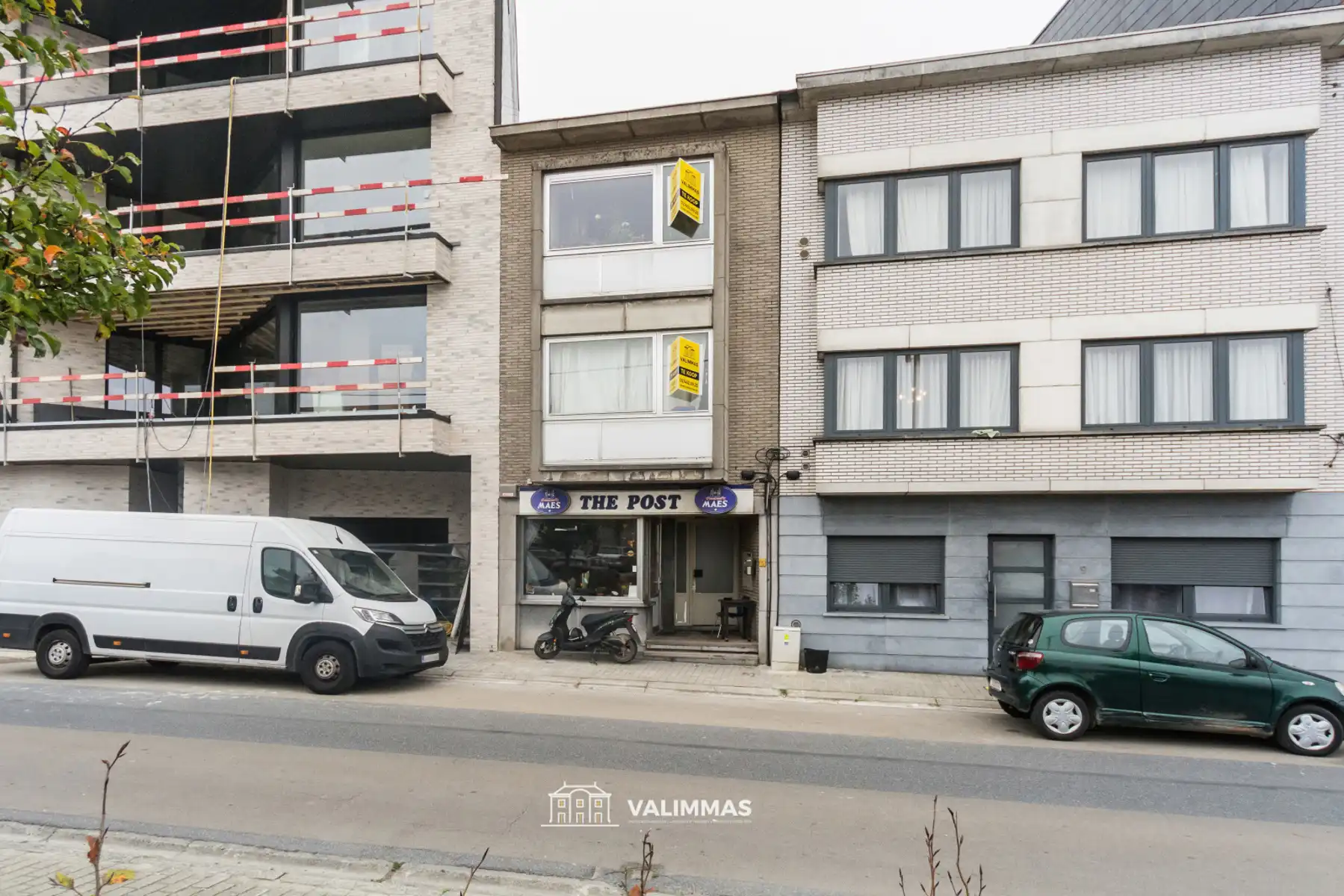 Opbrengsteigendom met handelsgelijkvloers en 2 appartementen foto {{pictureIndex}}