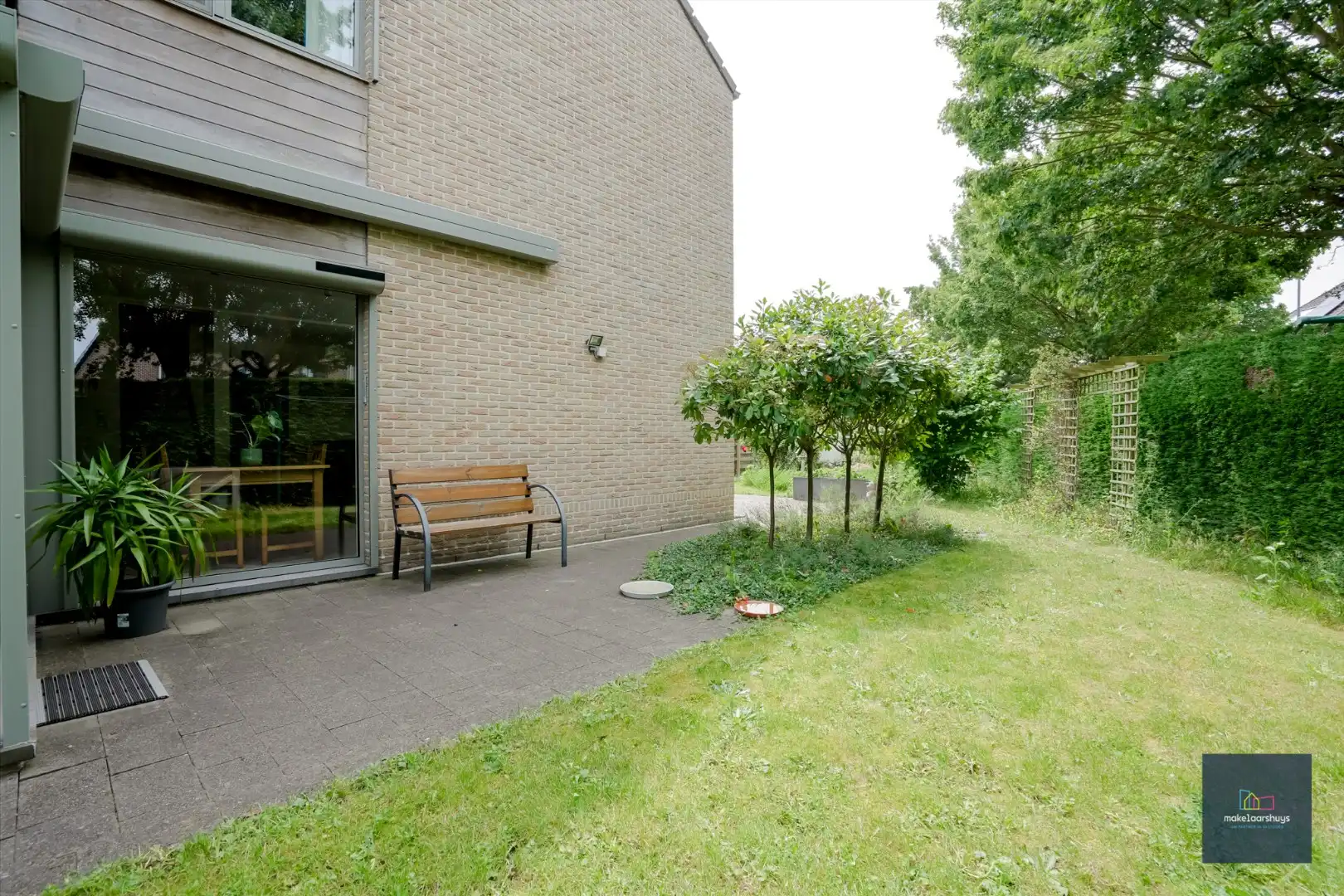 Ruime en  instapklare halfopen bebouwing met tuin  foto 30