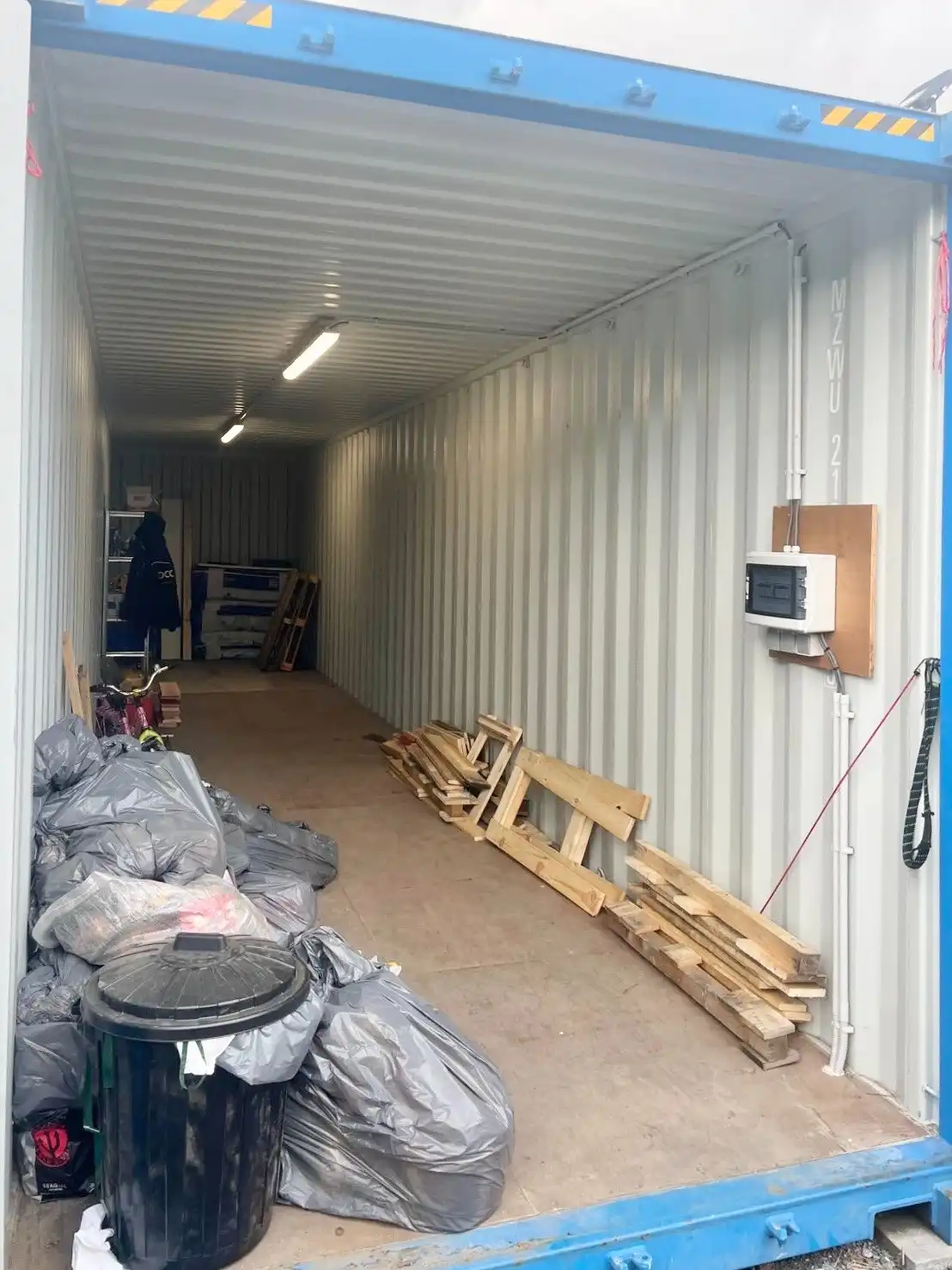 OPSLAGCONTAINER TE HUUR GITS | 30 m² foto {{pictureIndex}}