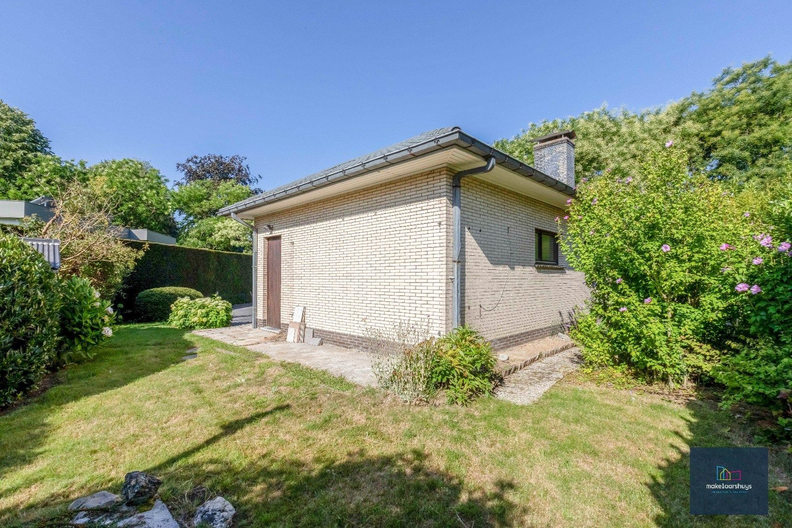 Rustig gelegen ruime bungalow met dubbele garage in Drongen foto 23