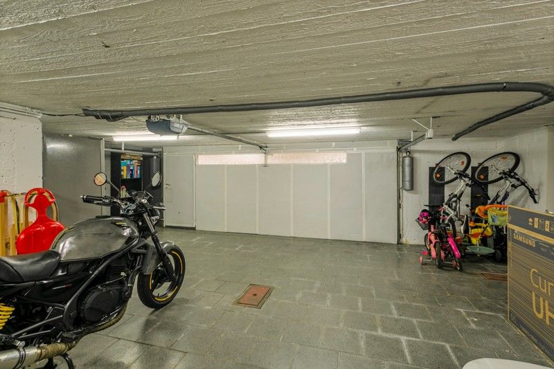 GELIJKVLOERSAPPARTEMENT MET TUIN EN GARAGE IN KONINGSLO foto 19
