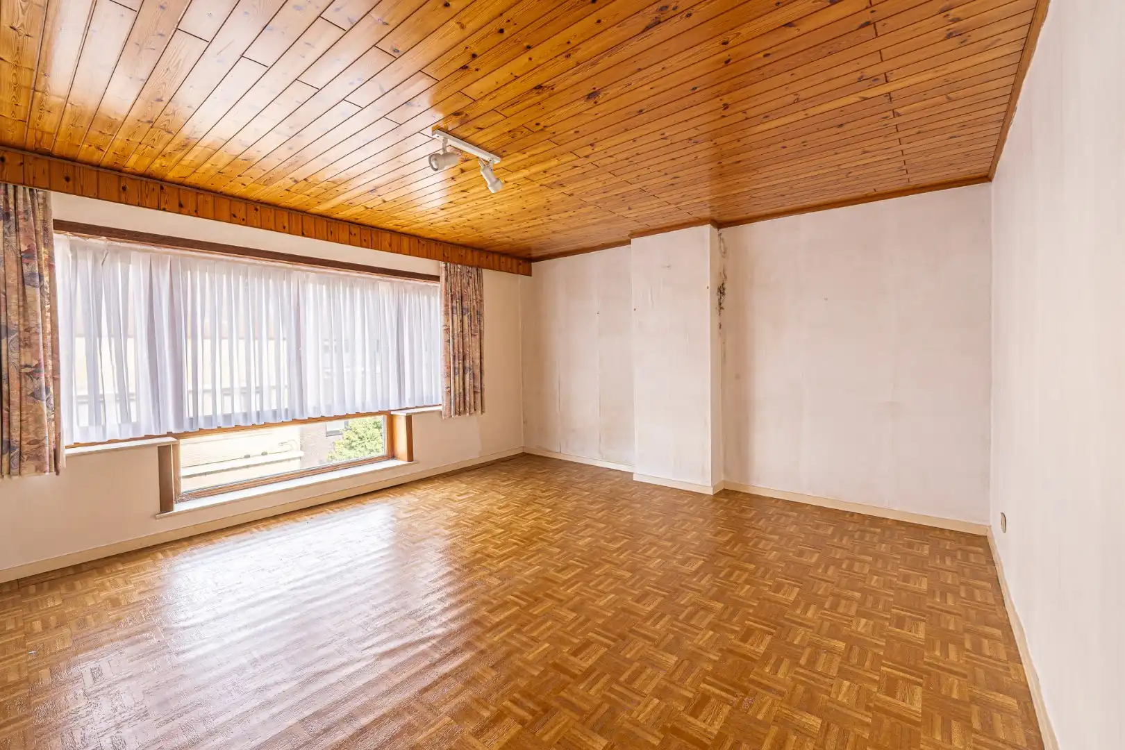 Handelsruimte/woning met polyvalente ruimte en 2 slaapkamers in Oostende foto 11