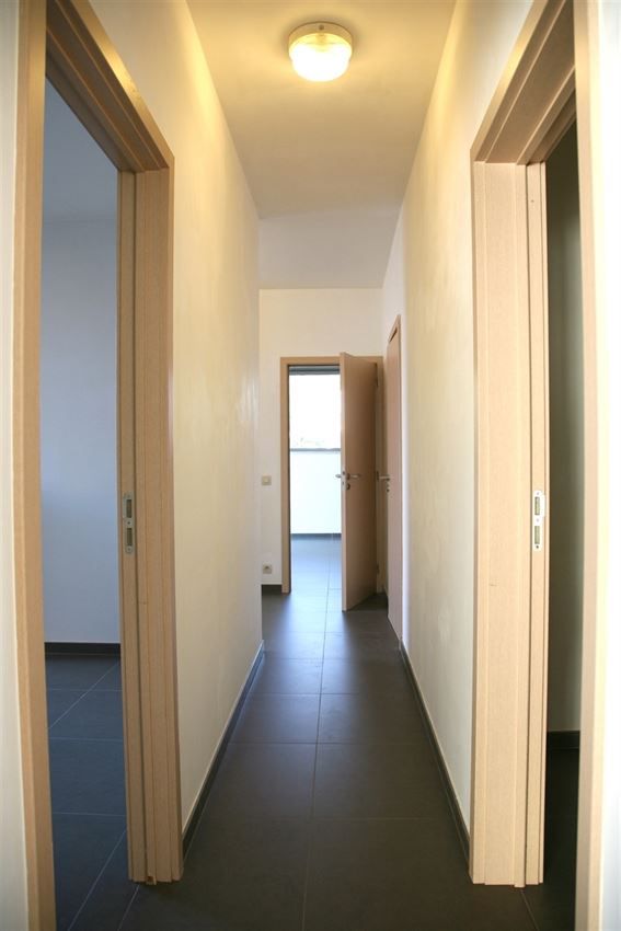 Gelijkvloers appartement met lichtrijke leefruimte, terras en garage foto 12