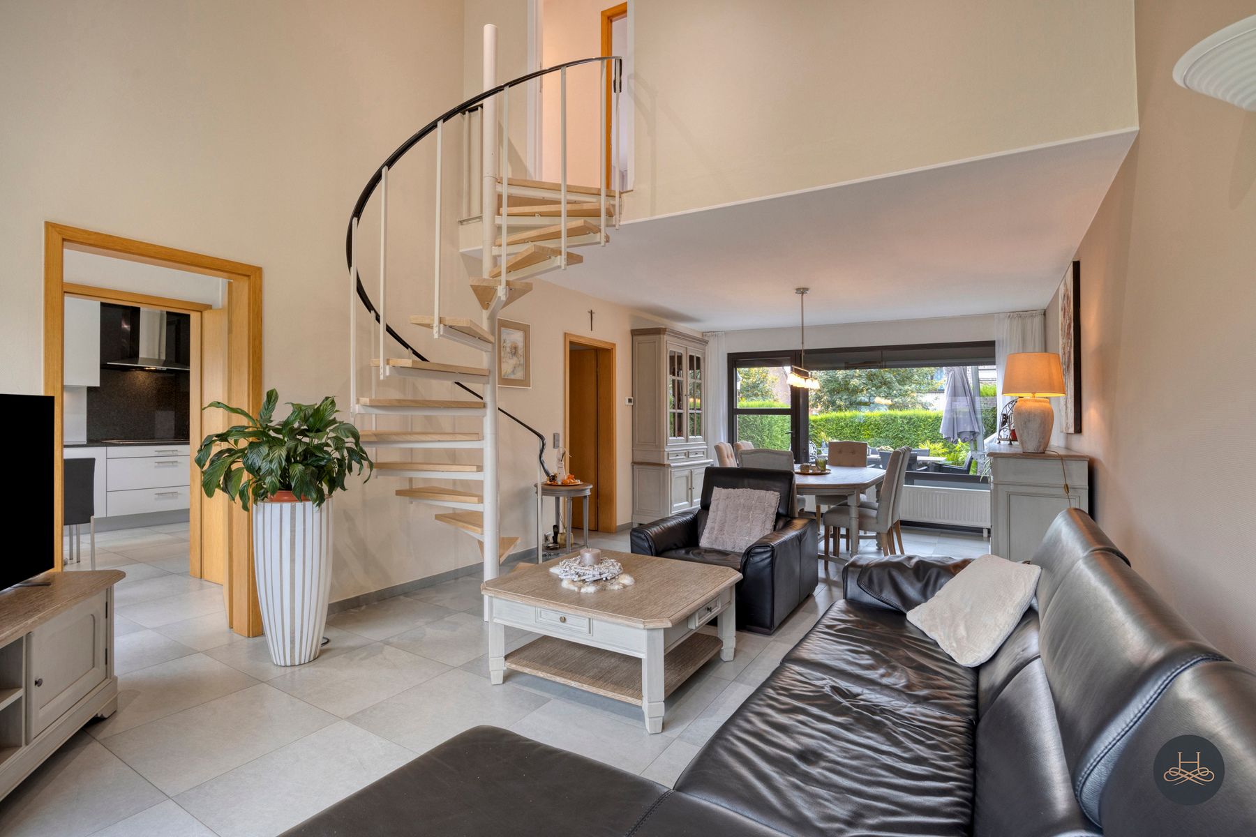 Gezellige woning op toplocatie in een doodlopende straat foto 9