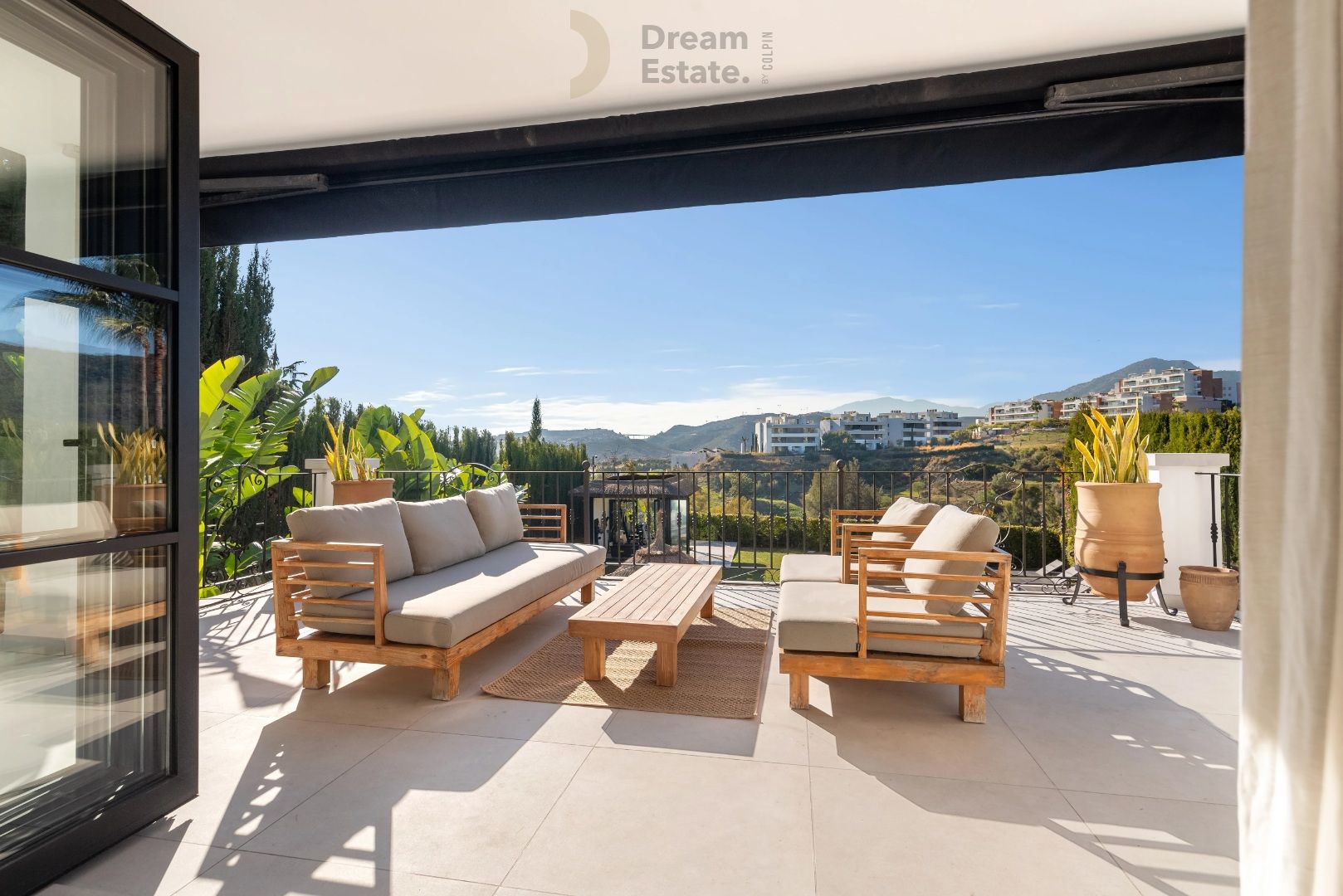 Een mooie ruime villa in de exclusieve afgesloten gemeenschap van Puerto del Capitán, Nueva Andalucia. foto 4