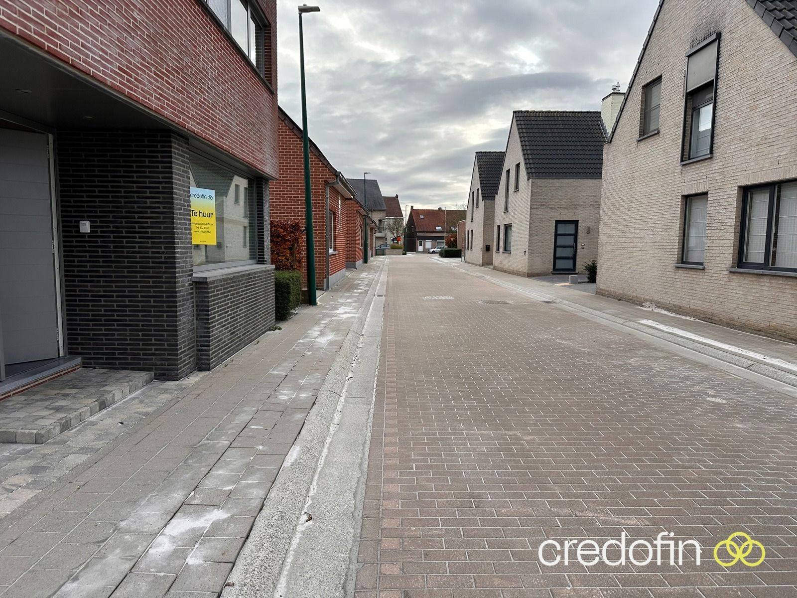 Goed gelegen woning met 3 slk, bureau en garage foto 17