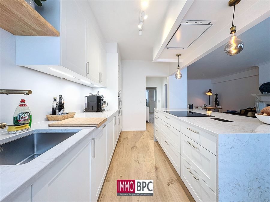 Volledig gereonveerd Appartement met 2 slk. foto 12