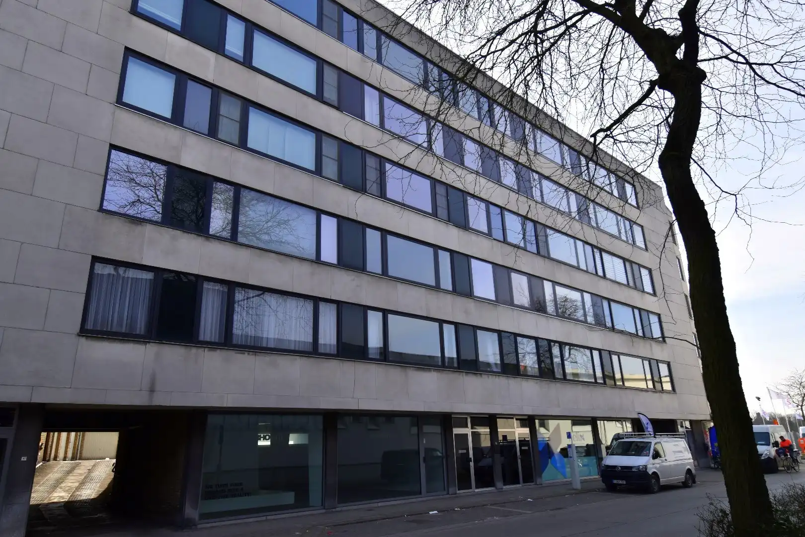 Gerenoveerd appartement met 2 slaapkamers, zonnig terras, kelderberging in Kortrijk foto 11