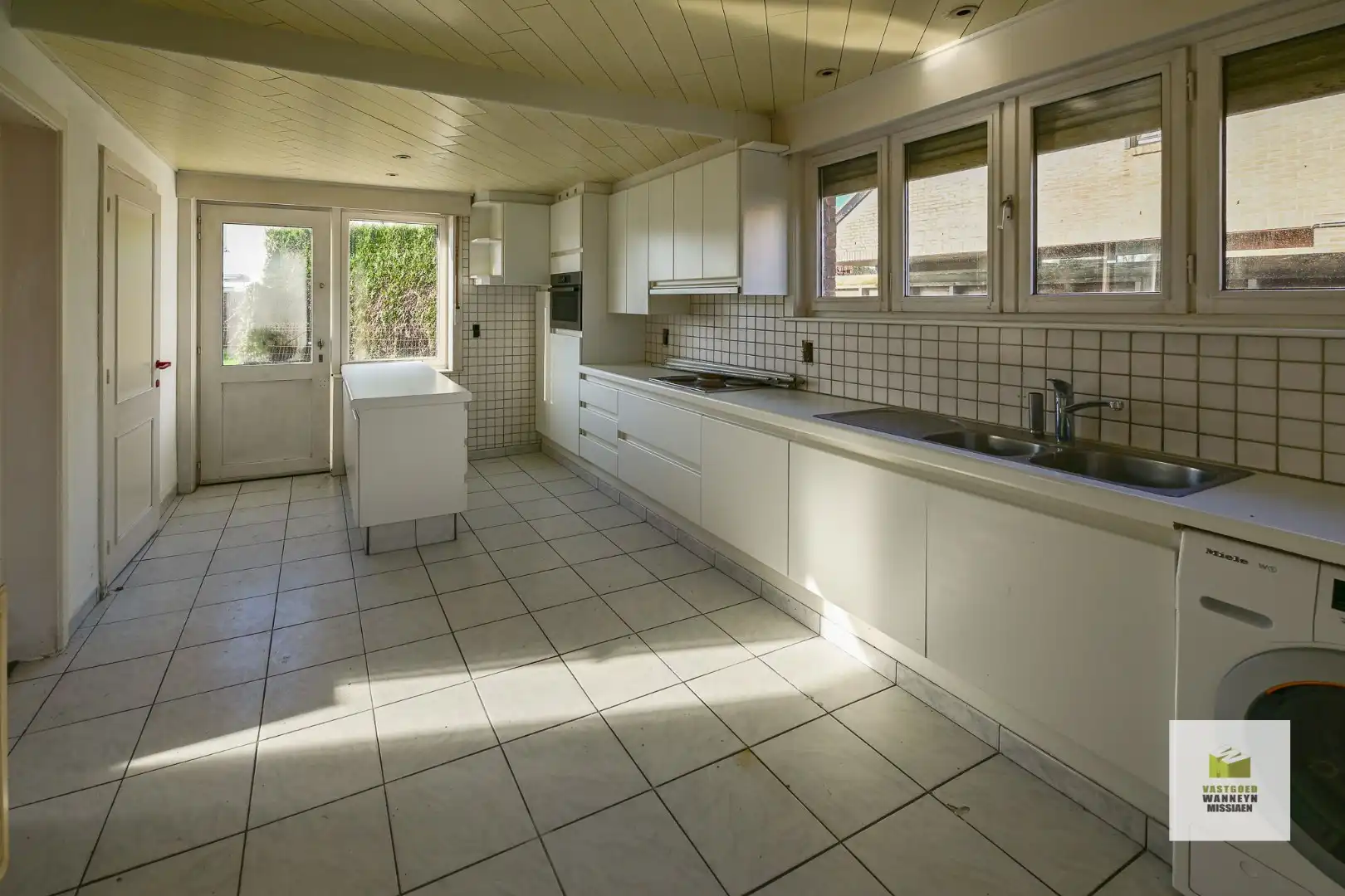 Karaktervolle woning met 3 slpks, 2 garages én zicht over het water  foto 6