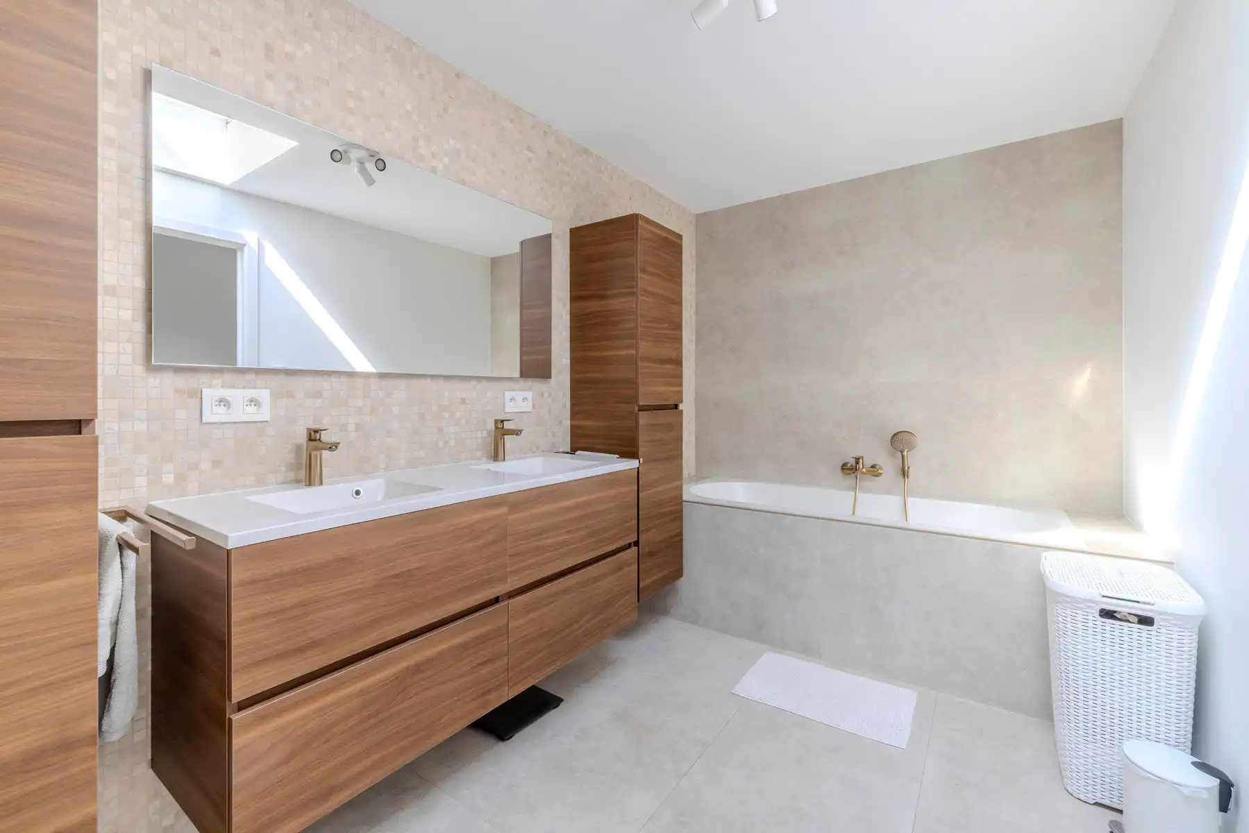 Gerenoveerde, energiezuinige woning met 3/4 slpks op 445m² foto 12