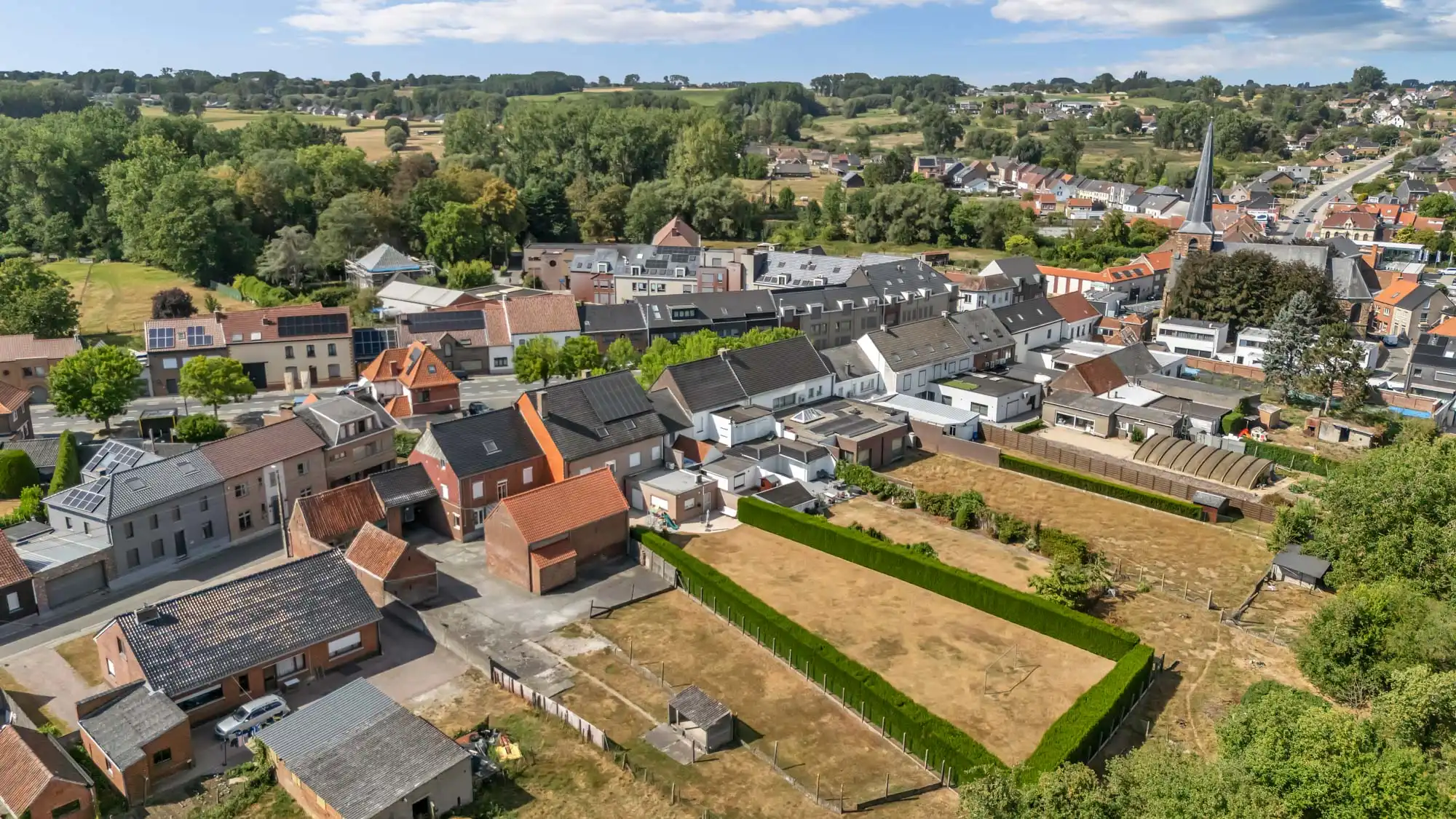 Charmante, te renoveren boerderij met opslagplaats foto 38