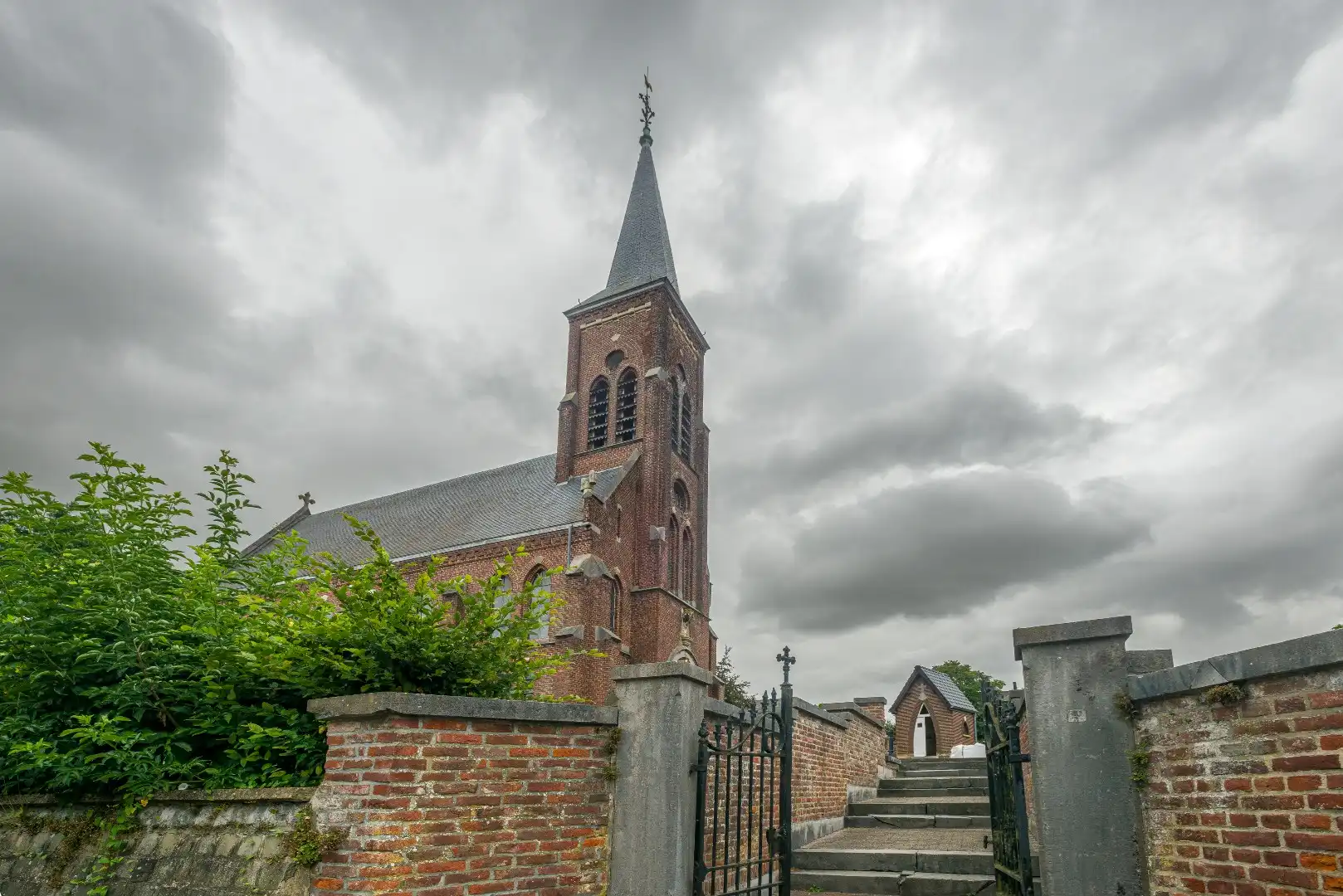 Landelijk gelegen kerk van Klein-Gelmen (Heers) foto 2