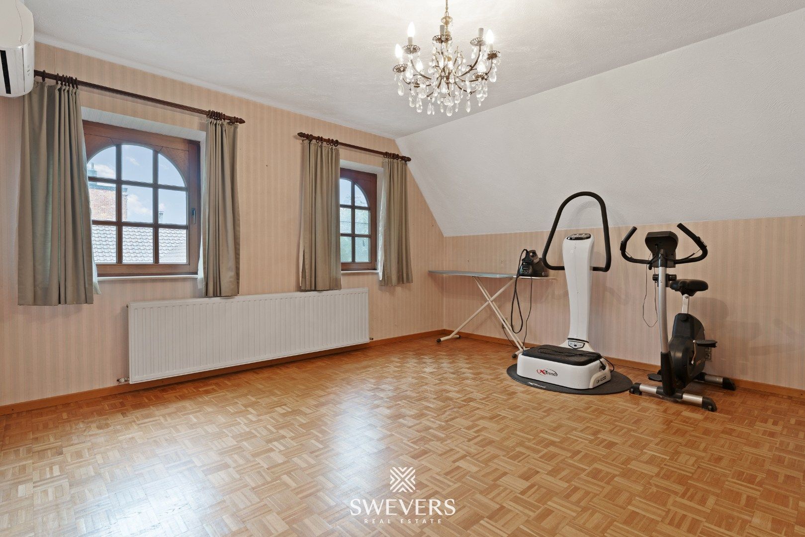 Ruime woning ( 345 m2 ) met 4 SLPK op prachtig perceel van 21a50ca foto 18