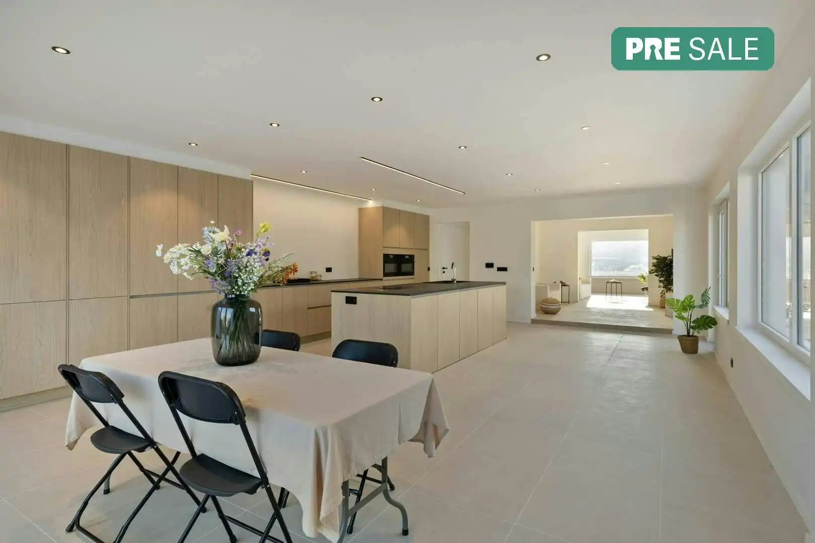 Gerenoveerde, energiezuinige woning te koop te Oudenaarde.  foto {{pictureIndex}}