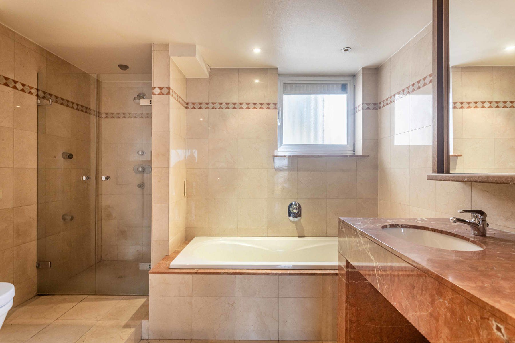 Exclusief ruim app. met mooi parkzicht, terrassen en garage foto 11