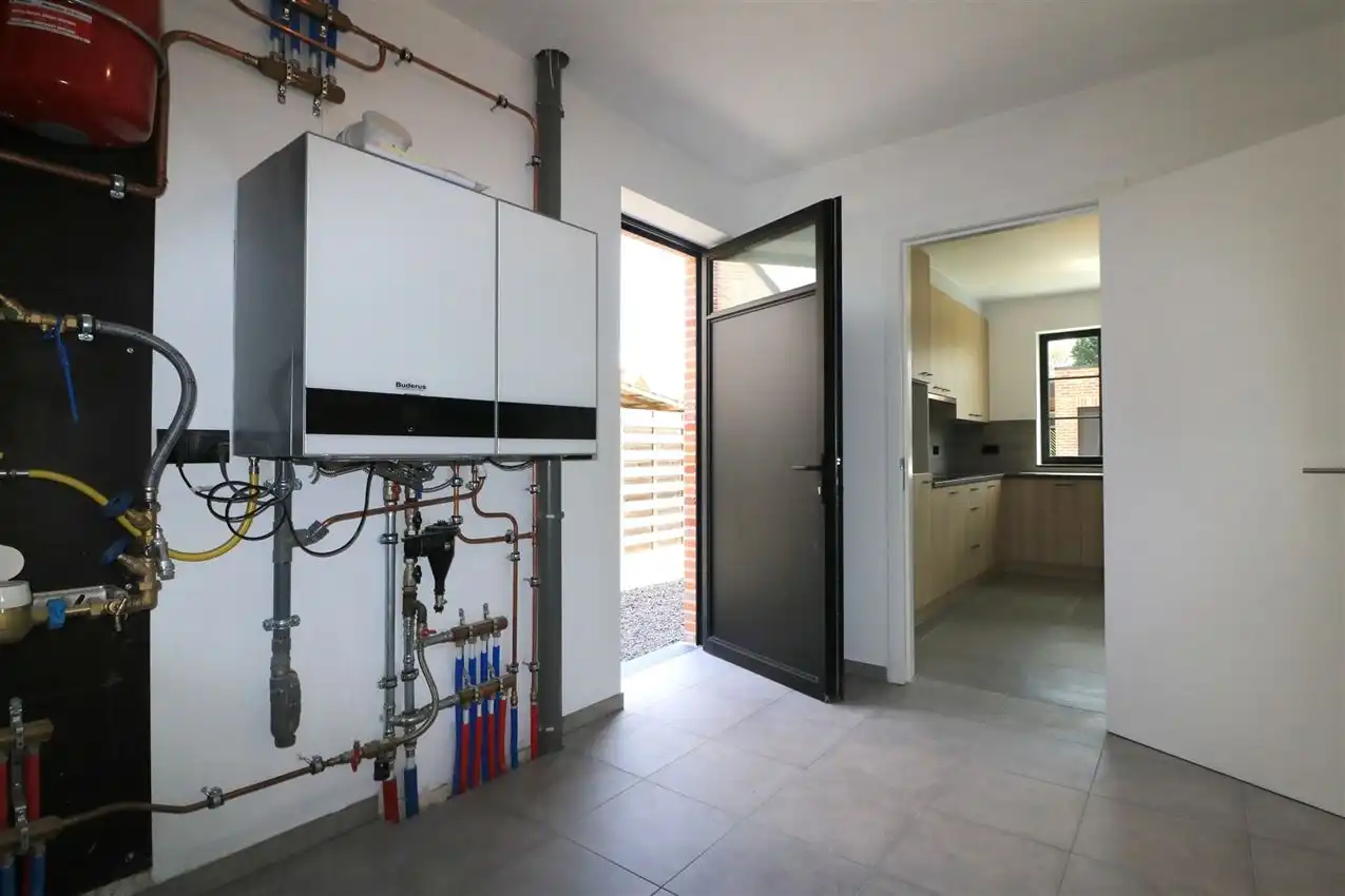 Aangename woning met drie slaapkamers en mooie tuin op rustige locatie foto 30