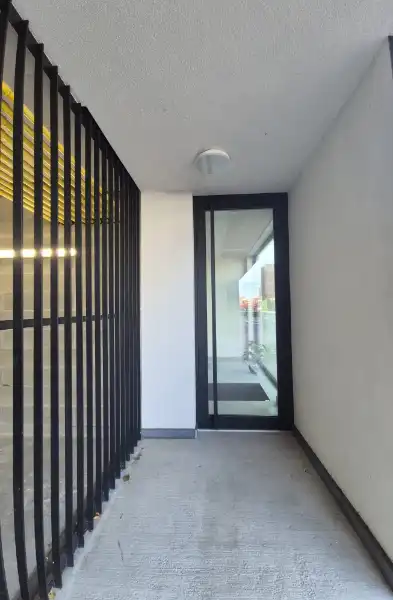KORTEMARK. Ontdek de laatste appartementen van MILA en NORA. Dit tweeslaapkamerappartement biedt 103 m2, volwaardige ruimtes en zitterras. Profiteer van de 6% btw onder voorwaarden. foto 4