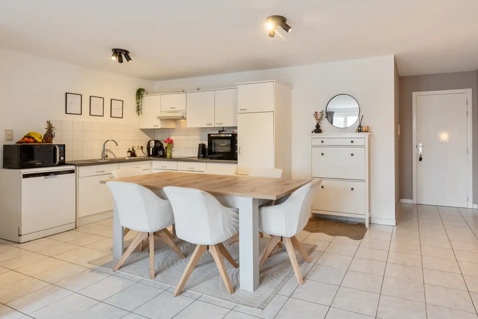 Uitstekend gelegen, betaalbaar en lichtrijk appartement te Lummen foto 3