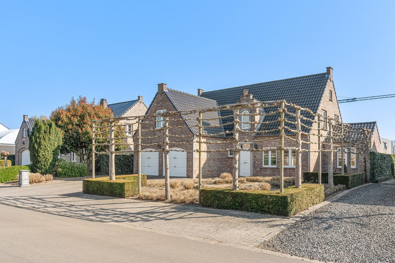 Zeer degelijk, ruim landhuis op een rustige locatie vlakbij de dorpskern van Opglabbeek foto 3
