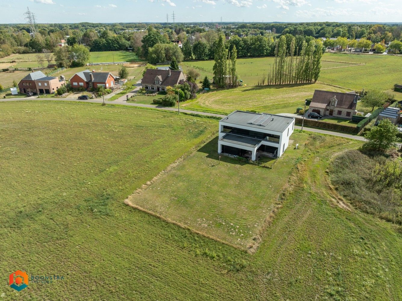 Prachtige en energiezuinige villa (326 m² bewoonbare opp.) met 3 slpkrs te Putte foto 2