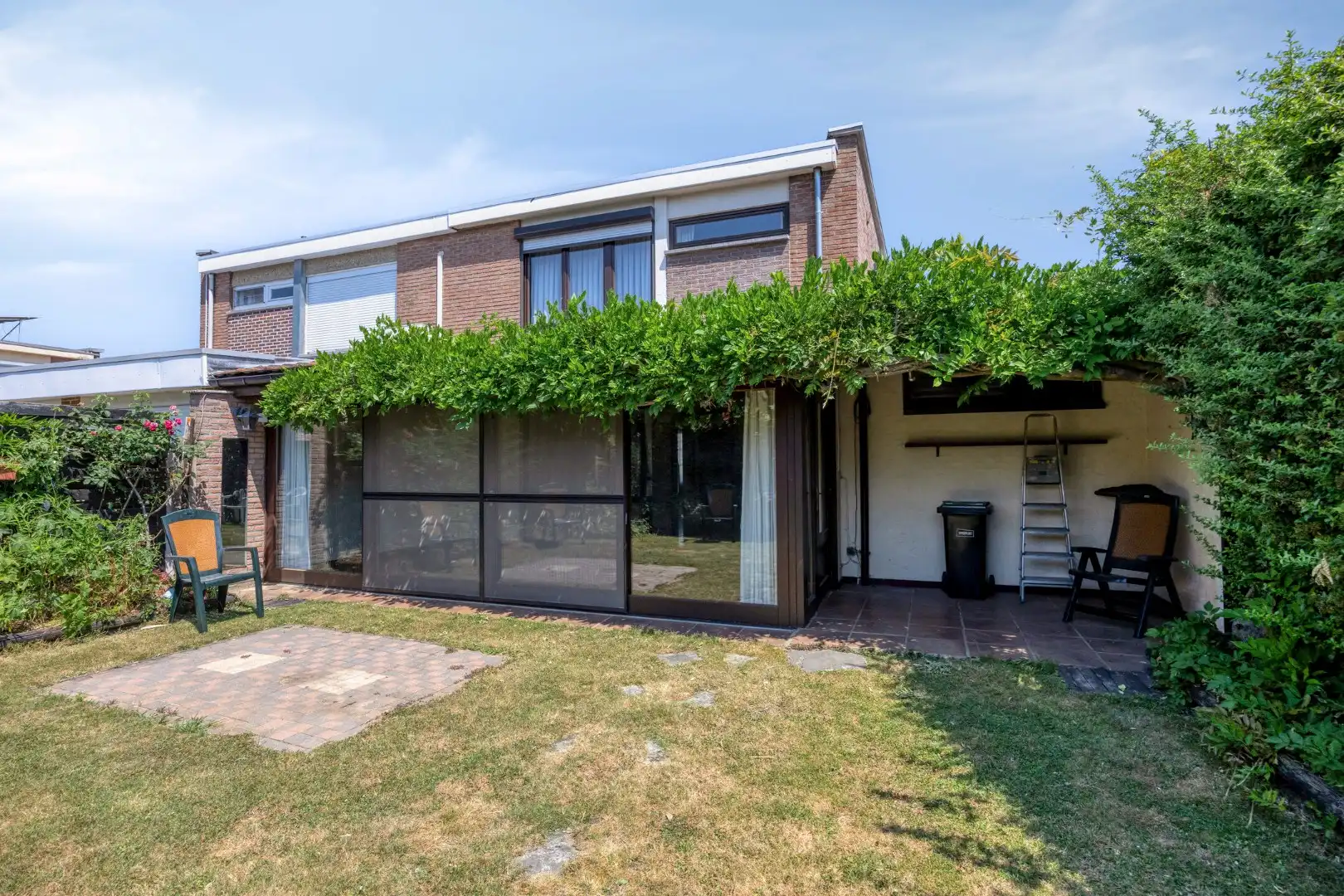 Gezellig ingerichte woning met garage en tuin - stadsrand Tongeren foto 2