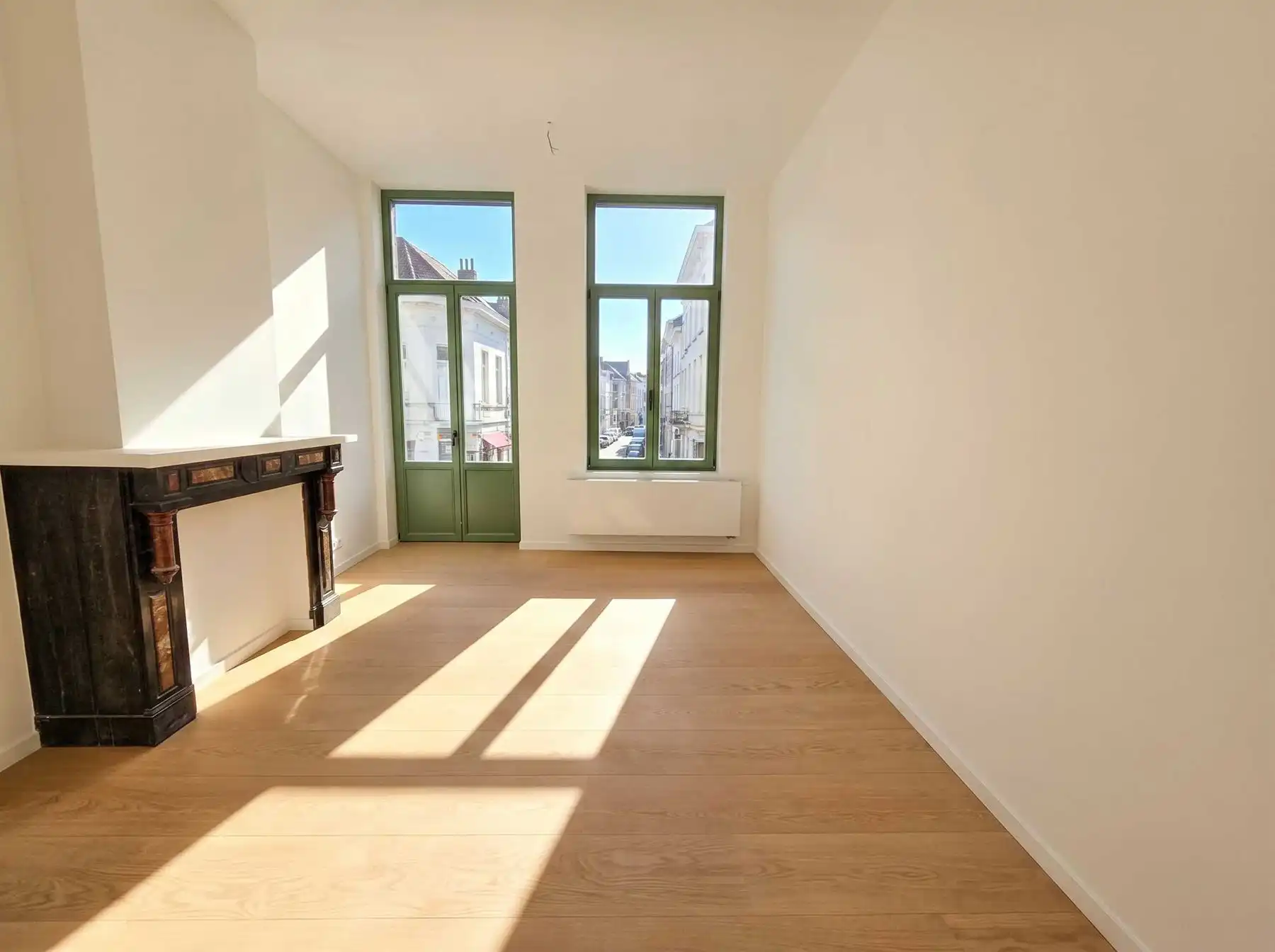 Volledig gerenoveerd appartement met 1 slaapkamer, balkon en terras nabij Zurenborg foto 2