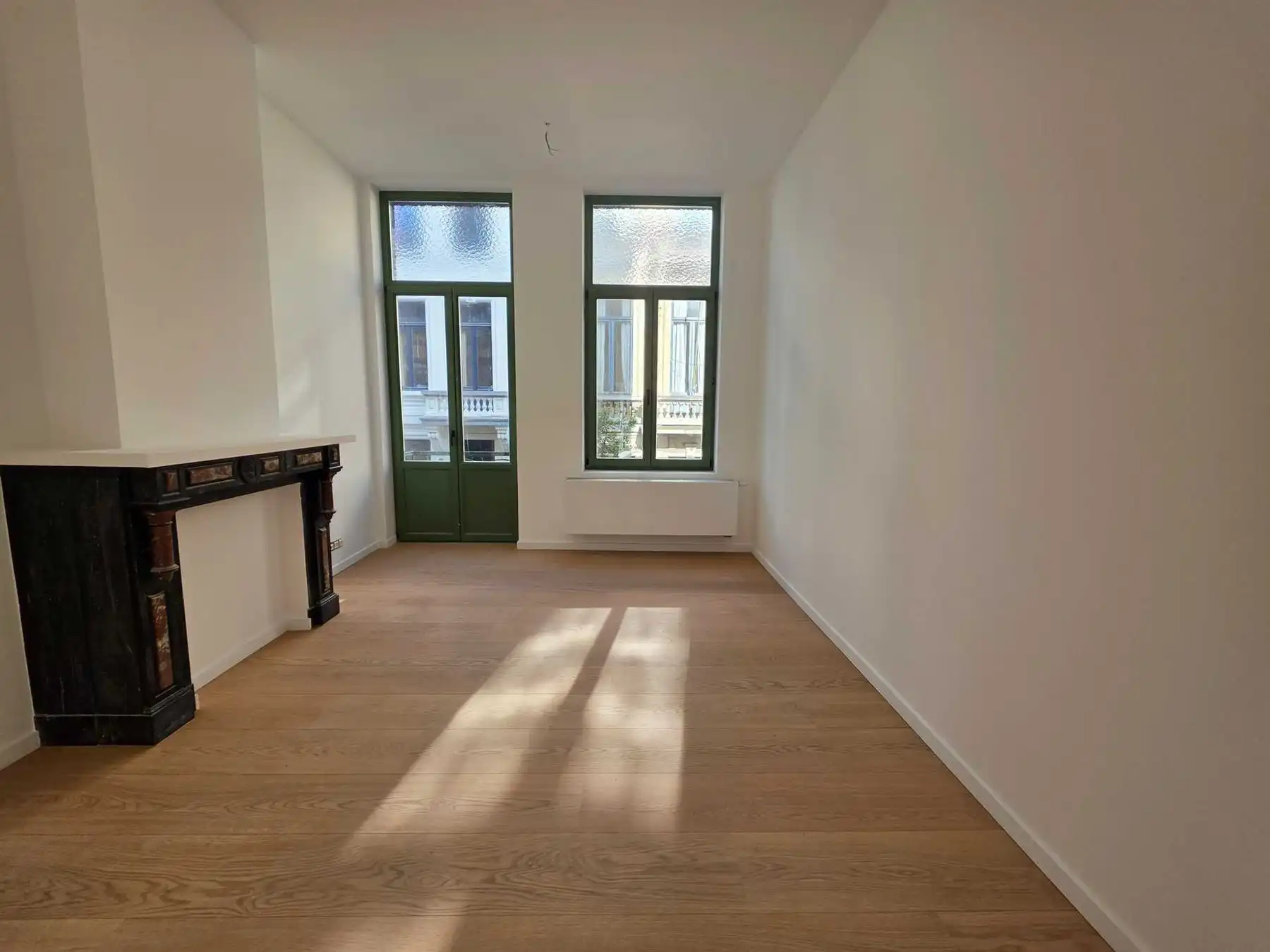 Volledig gerenoveerd appartement met 1 slaapkamer, balkon en terras nabij Zurenborg foto 2