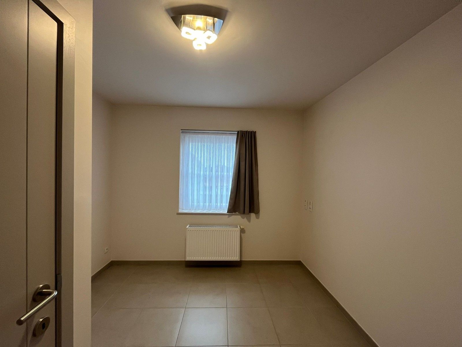 Te koop - 2 slaapkamersappartment met dubbele garage foto 7