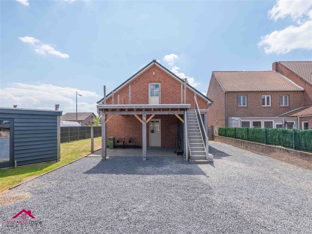 Stijlvol gerenoveerde, vrijstaande woning foto 3