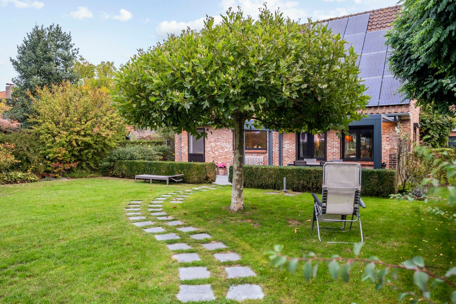 Instapklare woning in rustige woonwijk te Loppem! foto 6