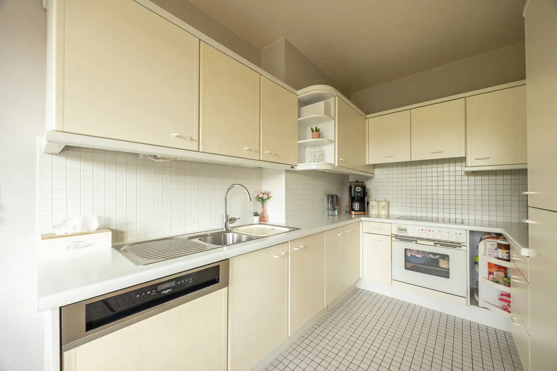 Ruime woning met 3 aangename slaapkamers, garage en tuin foto 8