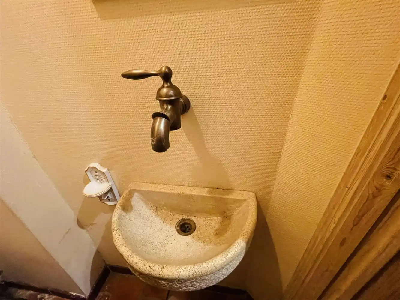 In één van de mooiste straten van Brugge centrum, vlakbij alle winkels CHARMANT ENERGIEZUINIG LICHTRIJK WOONHUIS met stadsTUINTJE, 3 SLAAPKAMERS, 2 BADKAMERS , Mogelijkheid om GARAGE bij te kopen foto 23