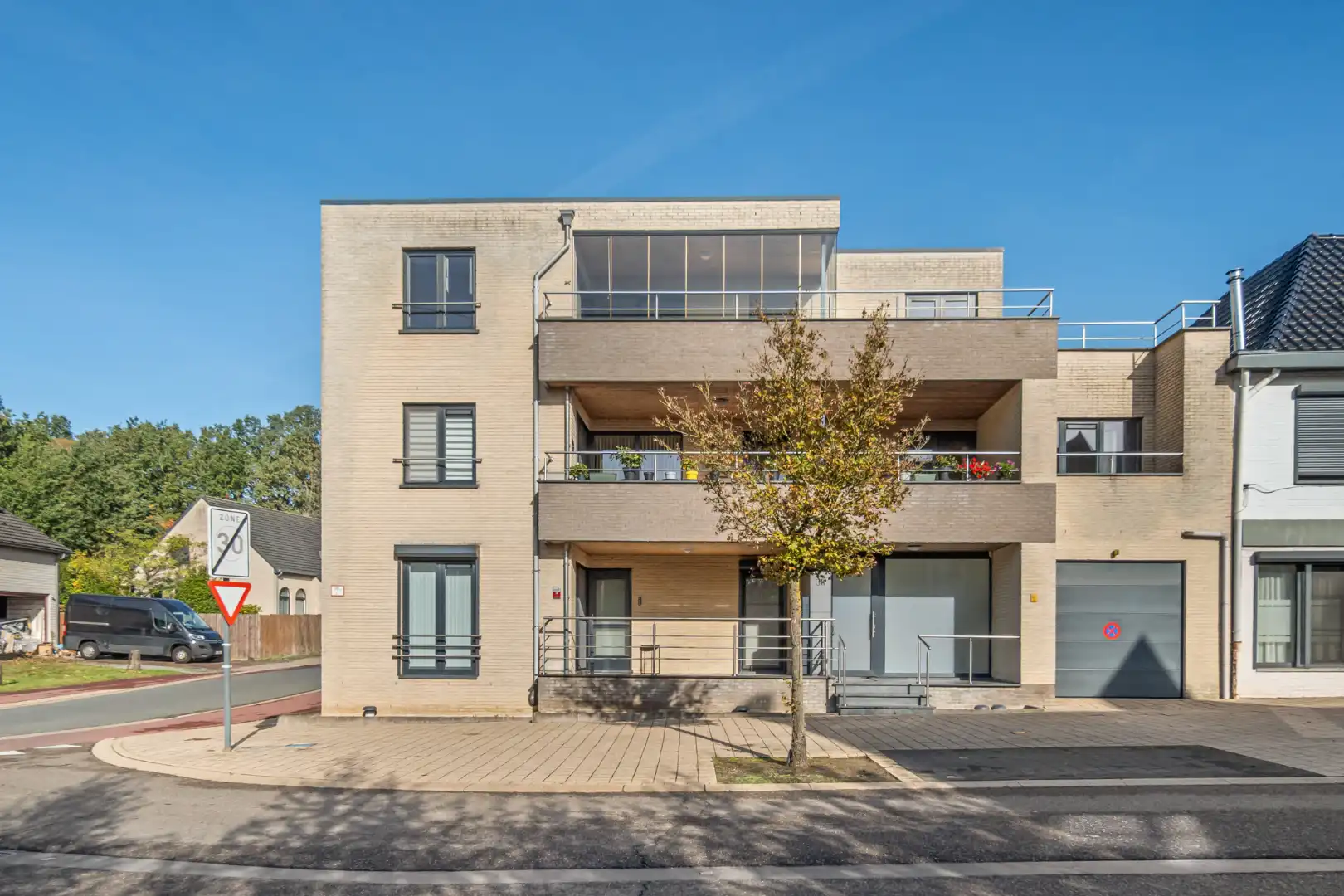 Exclusief penthouse met ruim terras, 2 slpk, extra brede autostaanplaats, centrum Houthalen foto 31