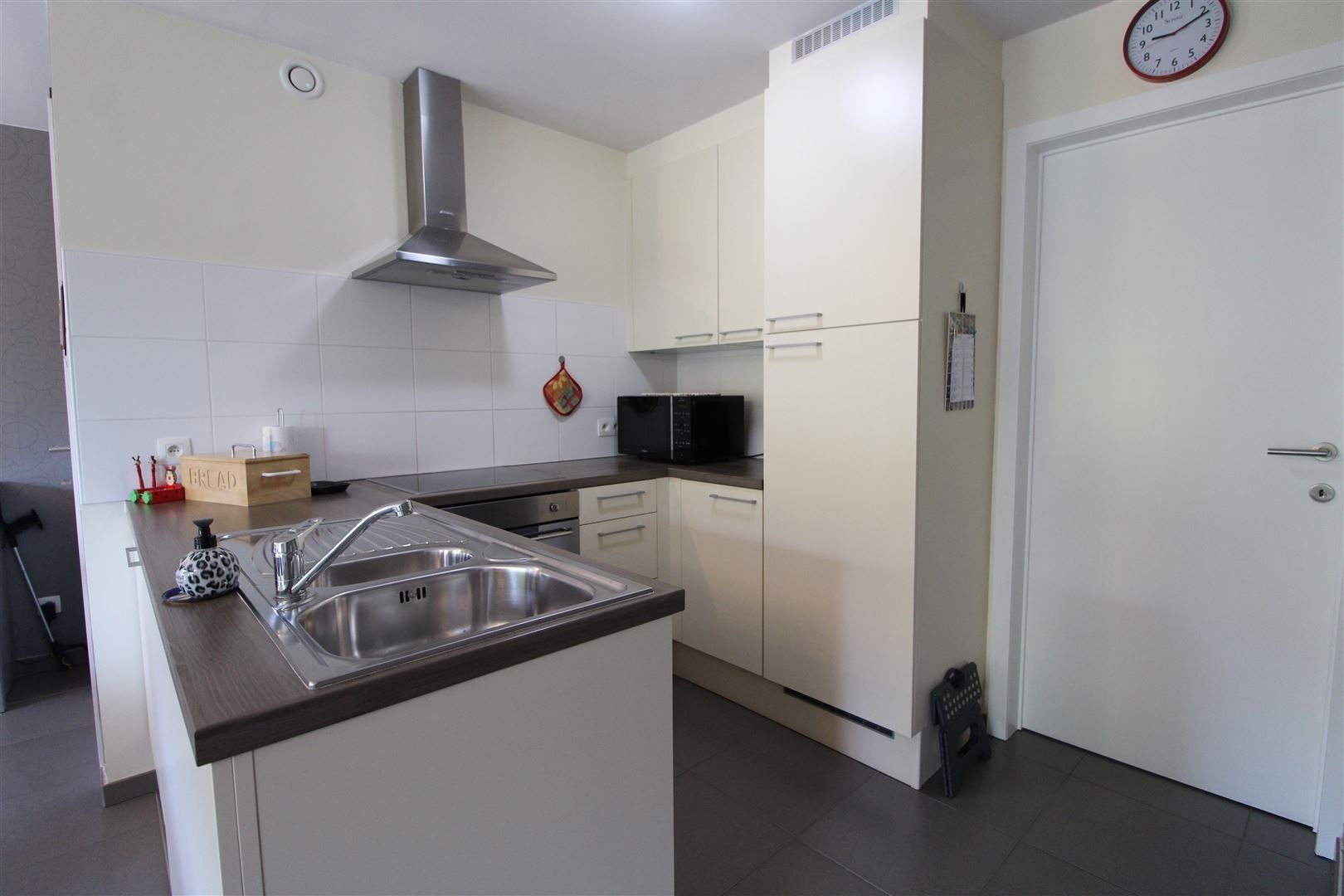 Centraal gelegen twee slaapkamer appartement met zicht op het park aan het dorpsplein. foto 4