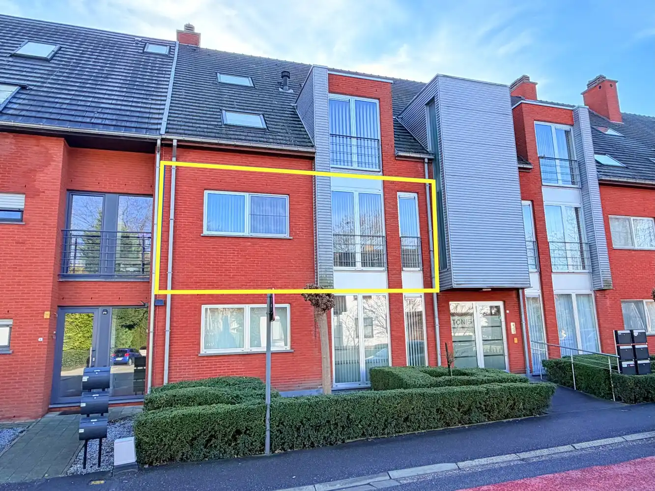 Genk, Schabartstraat 6 bus 11: modern energiezuinig appartement met 2 slaapkamers, terras en ondergrondse autostaanplaats. foto {{pictureIndex}}