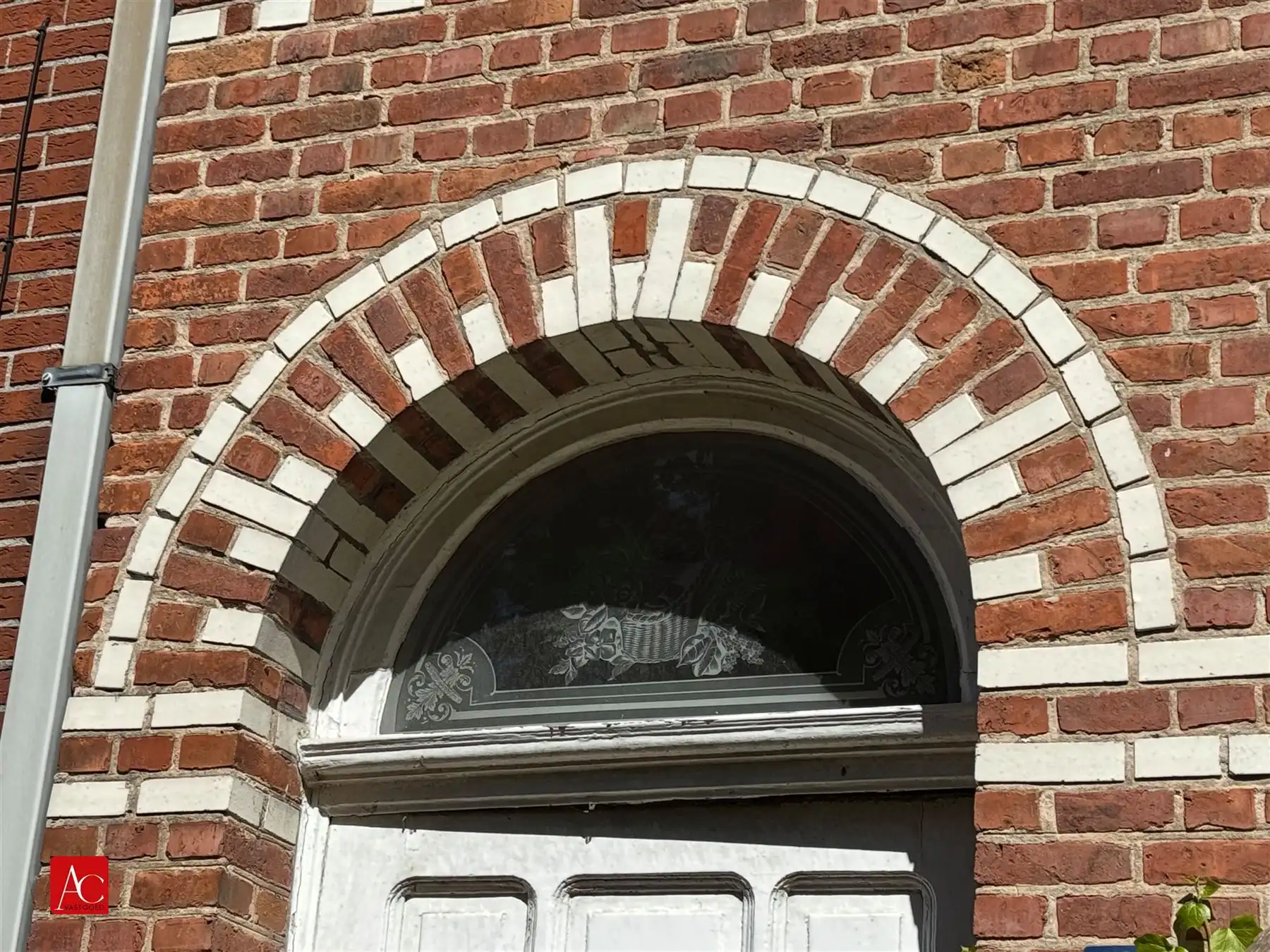 Renovatiewoning op ruim perceel of projectgrond foto 4