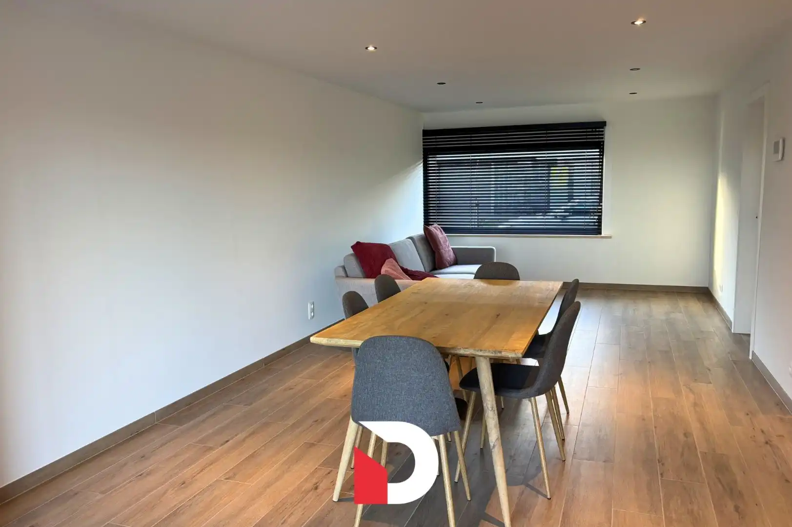 Gerenoveerde, lichtrijke woning met 3 slaapkamers en garage  foto 3