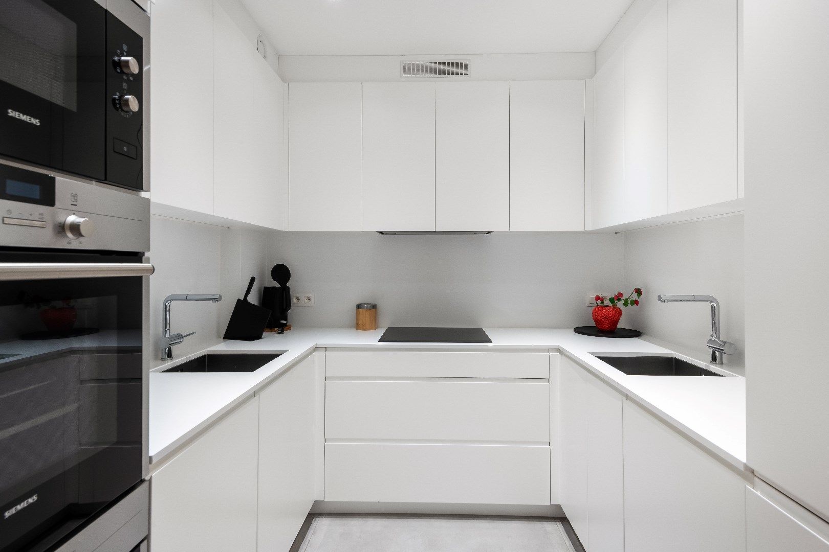 Luxueus gerenoveerd appartement met drie slaapkamers en lateraal zeezicht in het Zoute. foto 6