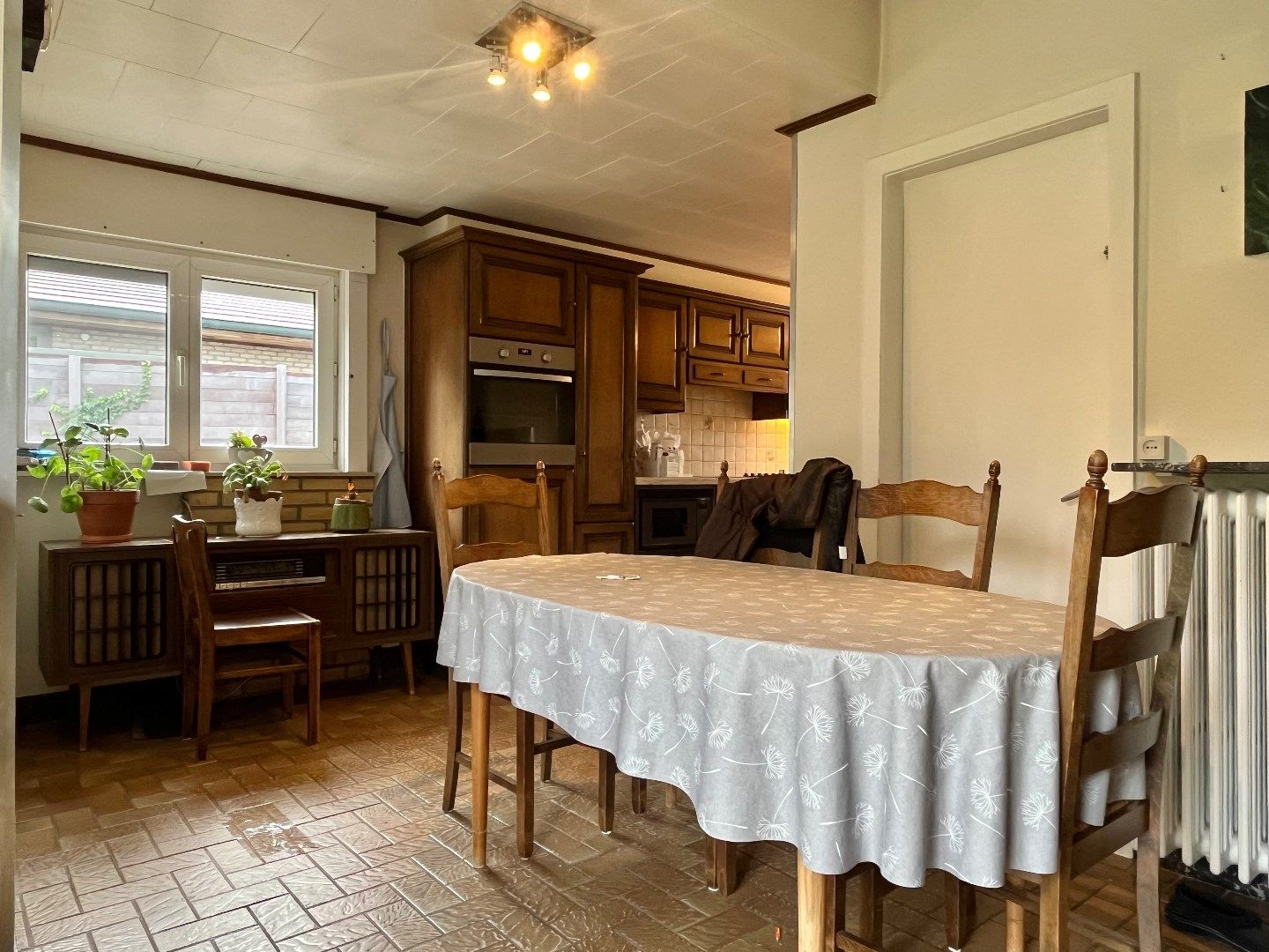 Alleenstaande woning te koop in Kuurne met ruime tuin, 3 slaapkamers en een topligging.  foto 9