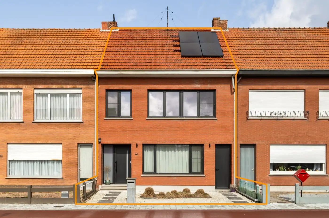 Gerenoveerde, instapklare woning met 2 à 3 slpk. en tuin foto {{pictureIndex}}