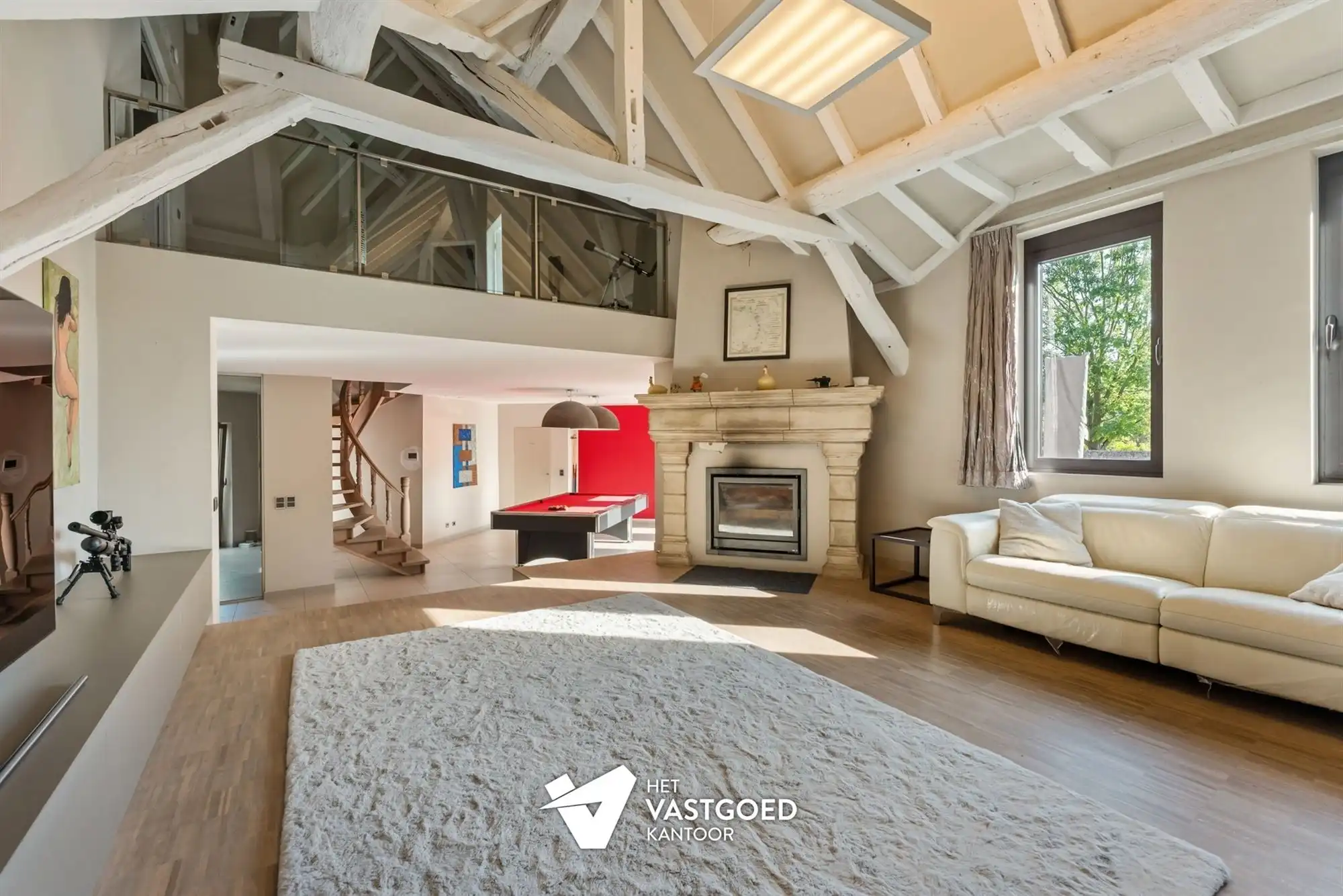 PRACHTIGE AUTHENTIEKE VILLA (585M²) MET BINNENZWEMBAD EN ZWEMVIJVER OP EEN PERCEEL VAN 48A75 TE KERMT foto 8