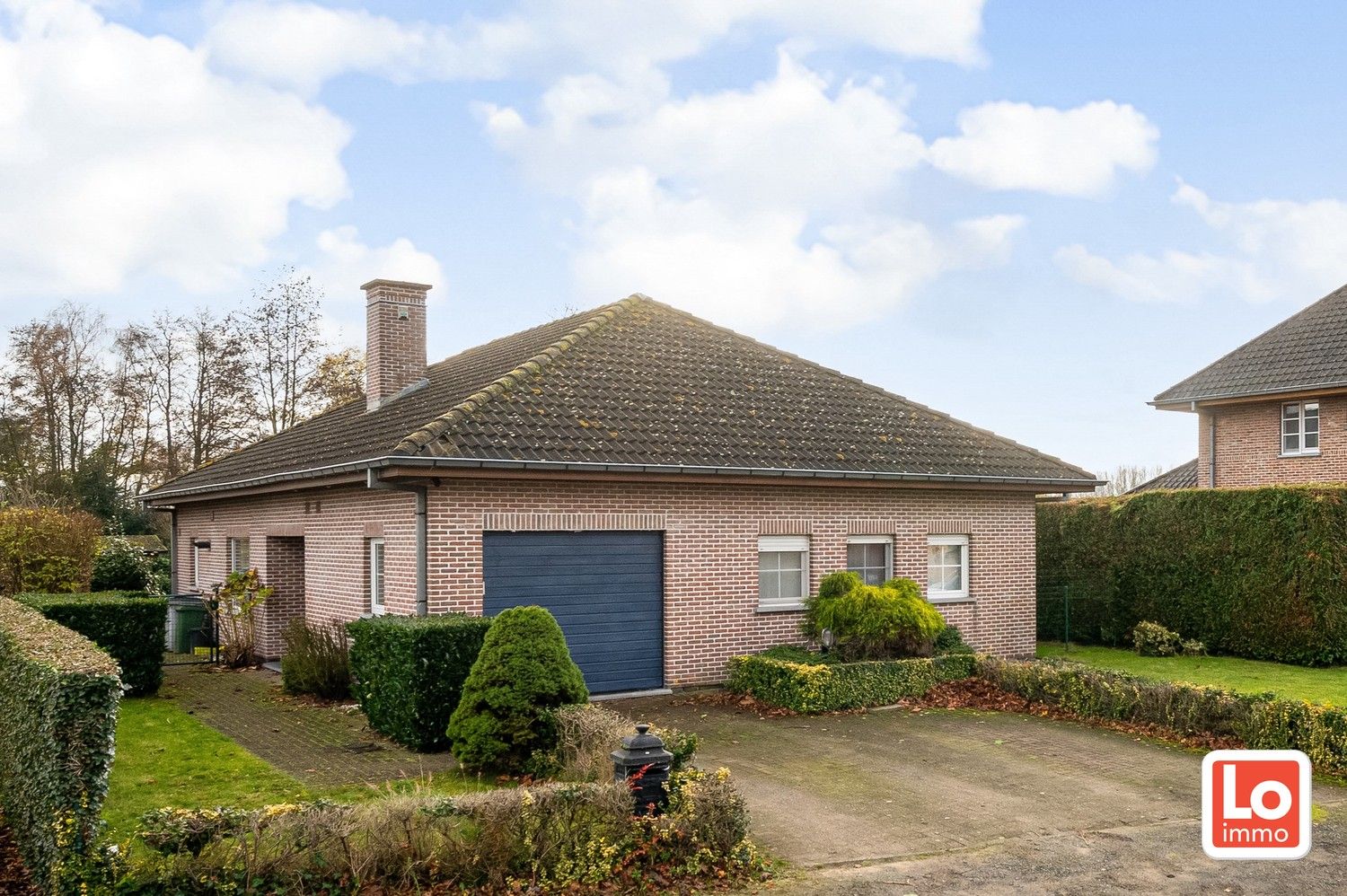 VERKOCHT!! Mooie en degelijke open bebouwing met inpandige garage op een heel rustige toplocatie vlakbij het centrum van Lochristi! foto {{pictureIndex}}