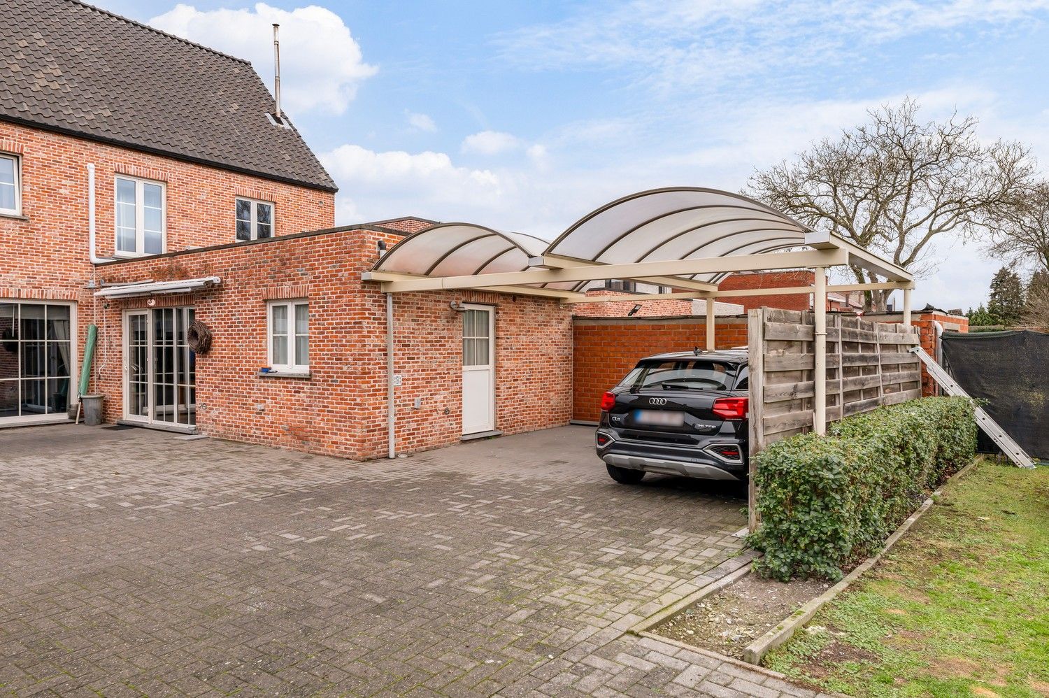 Ruime, instapklare pastorijwoning met bijgebouw op 1 180 m². foto 25